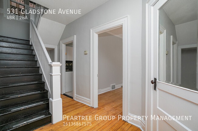 Building Photo - Gorgeous Gladstone House-Downtown - $200.0...