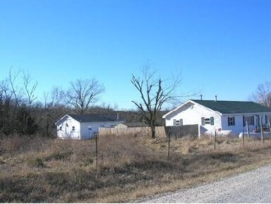 Building Photo - 909-913 Niangua Rd