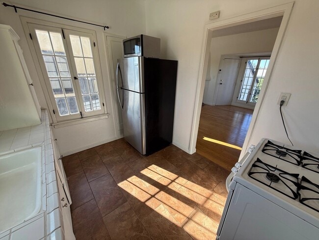 Foto del edificio - 1154 N Curson Ave