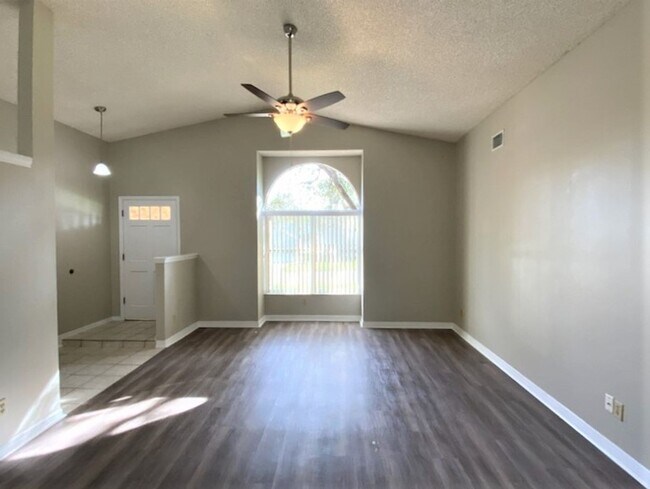 Building Photo - Beautiful 3 Bedroom Home in Ormond Beach!
