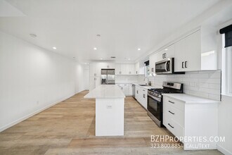Building Photo - 837 1/2 N Harvard Blvd