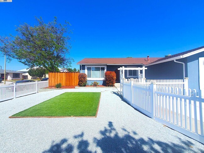 Building Photo - 6062 Blossom Ave