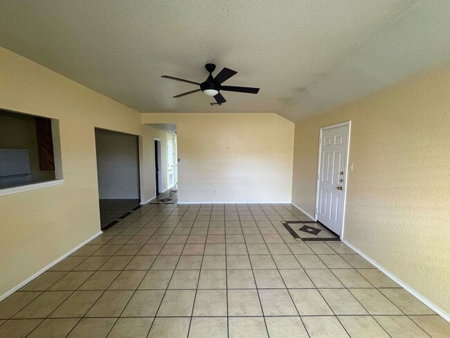 Building Photo - 2801 Alma Dr