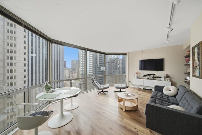 Foto del edificio - 222 N Columbus Dr