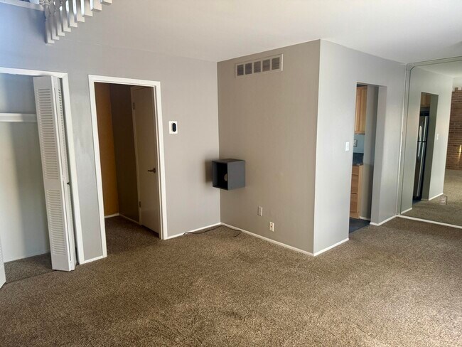 Foto del edificio - 5065 N Crooks Rd