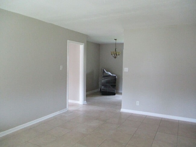 Building Photo - Updated 4 Bedroom Ranch in South Augusta