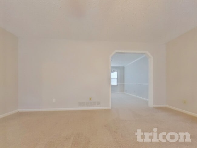 Building Photo - 329 Stratford Dr