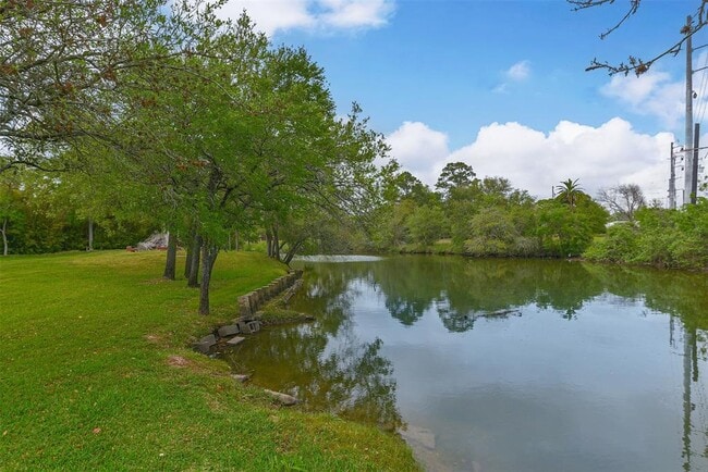 Foto del edificio - 7806 Burgess Rd