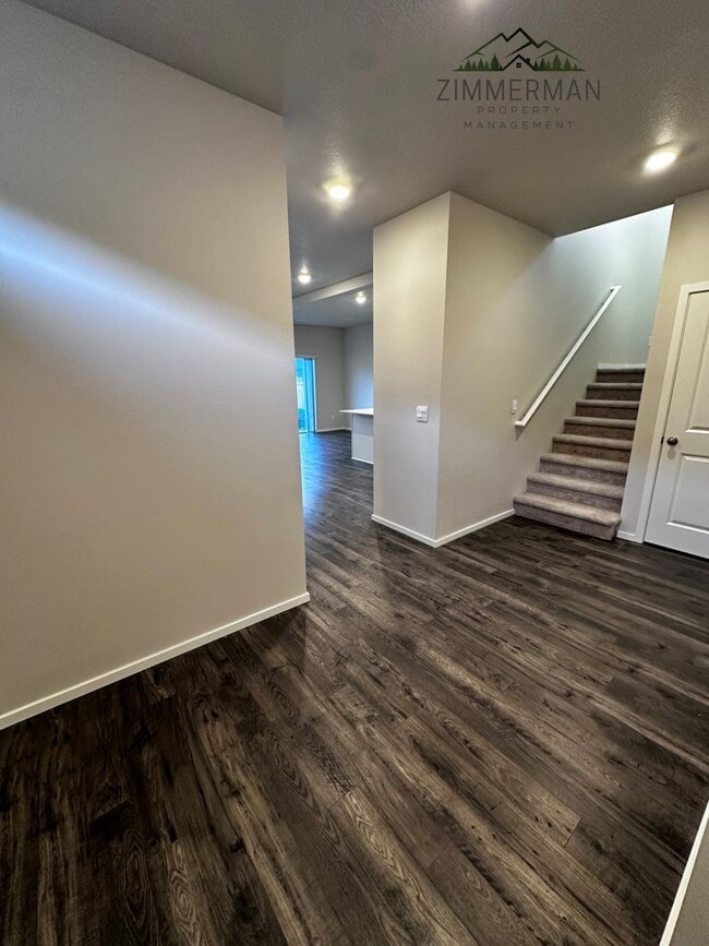 Building Photo - 4 bedroom home in Marcola Meadows