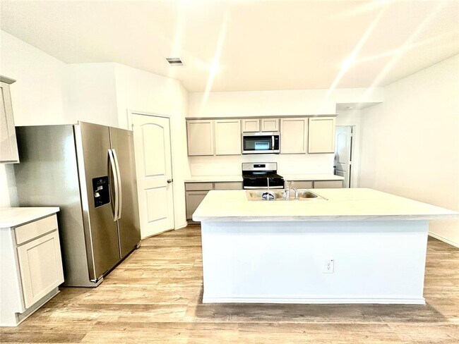 Building Photo - 16908 TWISTED SEAGRASS Ln