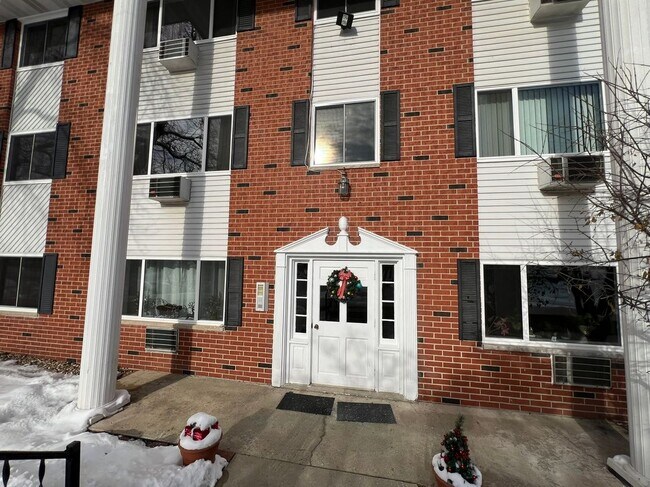 Foto del edificio - 255 Elmwood Ave