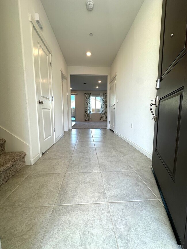 Foto del edificio - !!!PENDING!!! Stunning 3 Bedroom in Gated ...