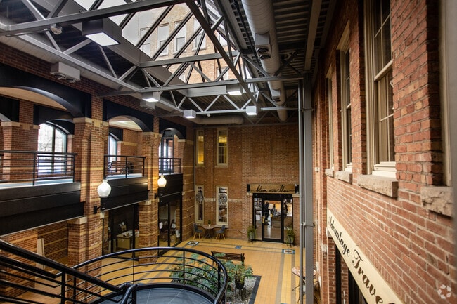 Lobby - Nettleton Commons Apartments