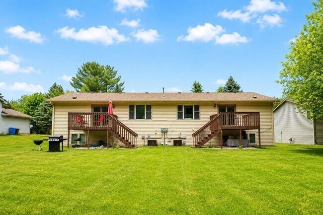 Foto del edificio - 5749 Lacy Rd