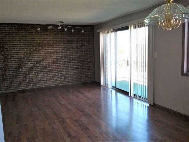 Foto del edificio - 10900 S Central Ave