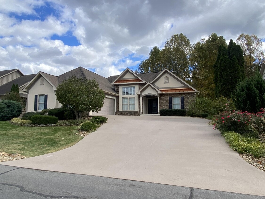 205 Cheestana Way, Loudon, TN 37774 House Rental in Loudon, TN