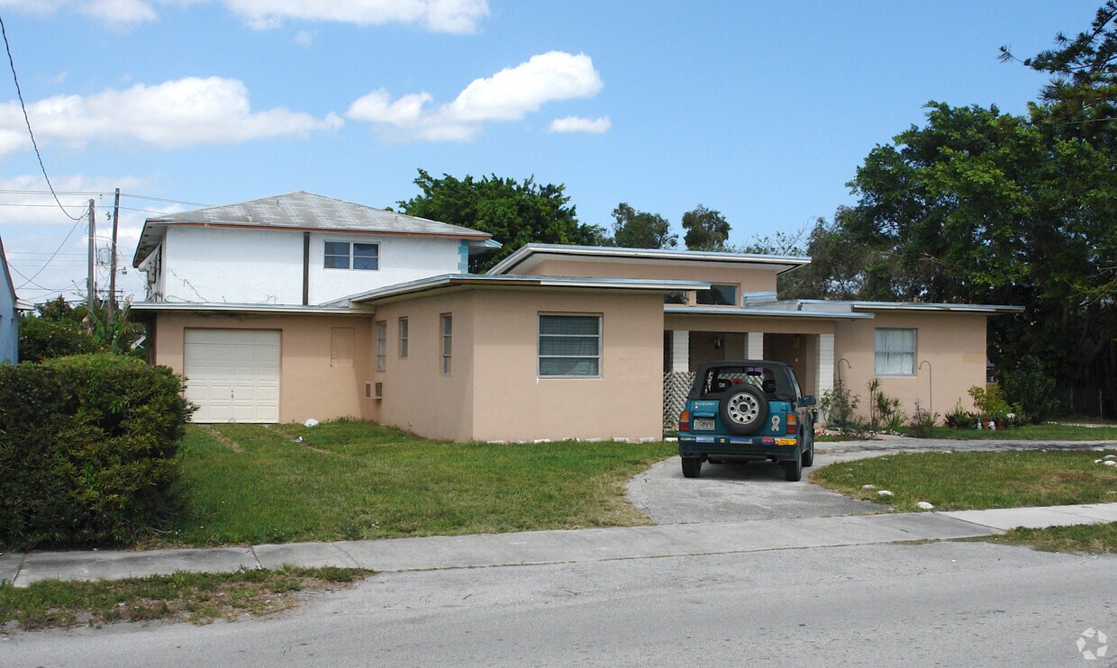 Primary Photo - 2719 Lincoln St