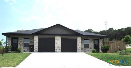 Building Photo - 102 Lost Trl