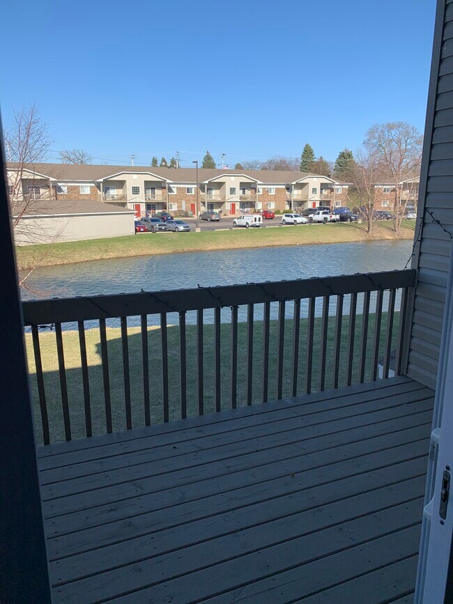 Building Photo - 2055 Willow Brooke Dr