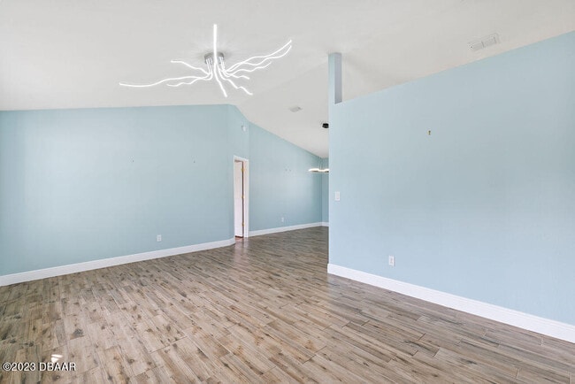 Building Photo - 707 Saybrook St
