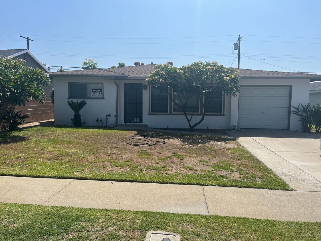 Foto principal - Lovely 3 Bedroom 1 Bath House with Garage