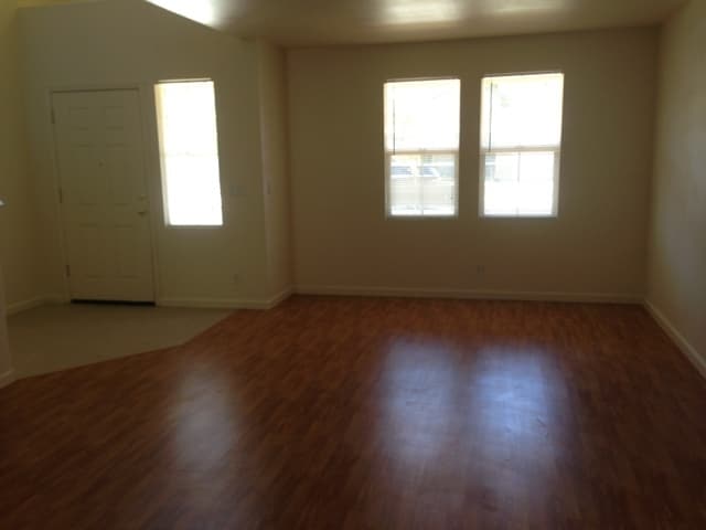 Building Photo - Los Banos, Large 2 story 5 bedroom 3 full ...