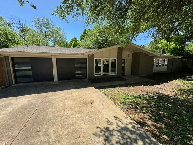 Foto del edificio - 640 Glen Oaks Blvd