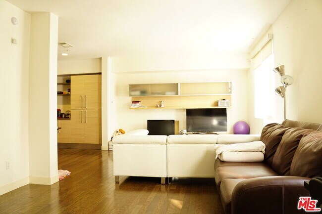 Building Photo - 1234 Wilshire Blvd