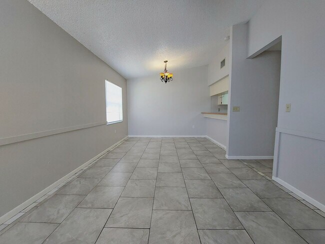 Building Photo - Lakeland 2 Bedroom / 2 Bathroom Apartment ...