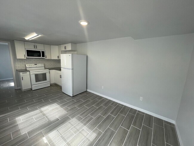 Building Photo - 1106 50th Ave Dr W