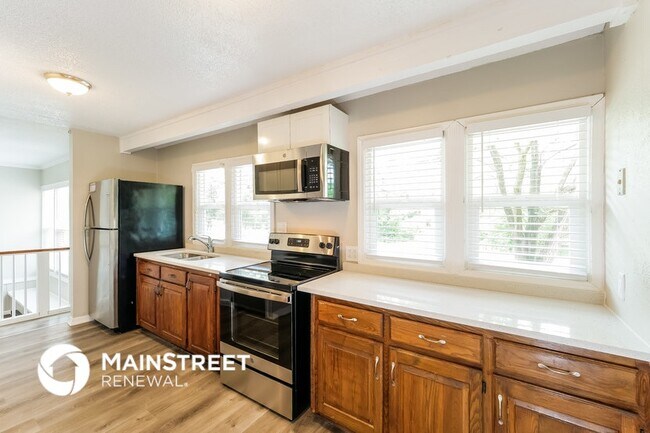 Building Photo - 208 E 165th St