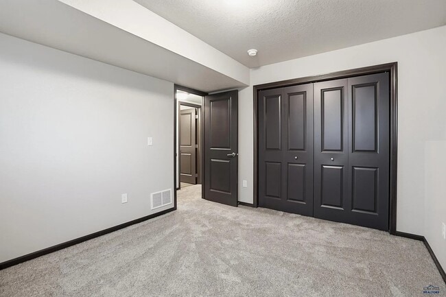 Building Photo - 429 Yelner Dr