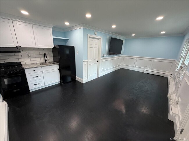 Foto del edificio - 305 Smithtown Blvd