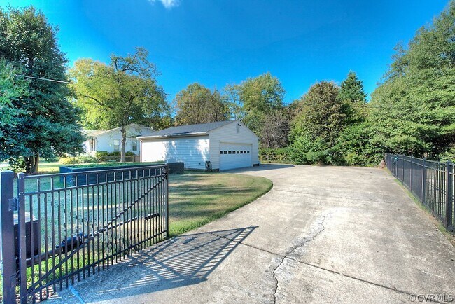 Building Photo - 3500 Hermitage Rd