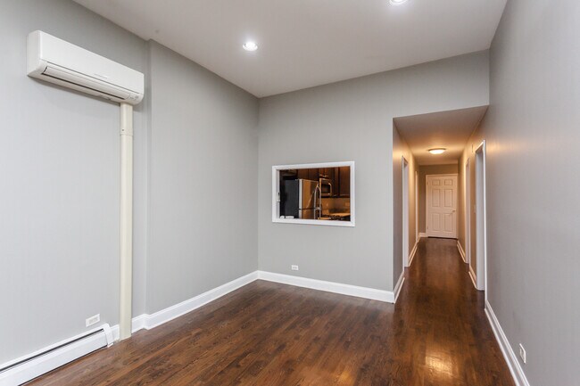 Building Photo - 2467 W Cullom Ave