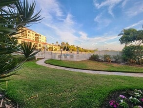 Building Photo - 6361 Bahia Del Mar Blvd S