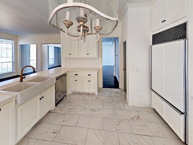 Building Photo - 2833 W Creek Side Dr