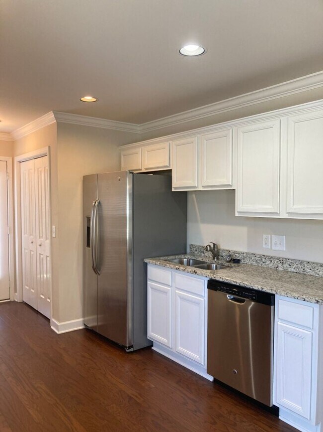 Foto del edificio - Mt Juliet Condo - across from the pool