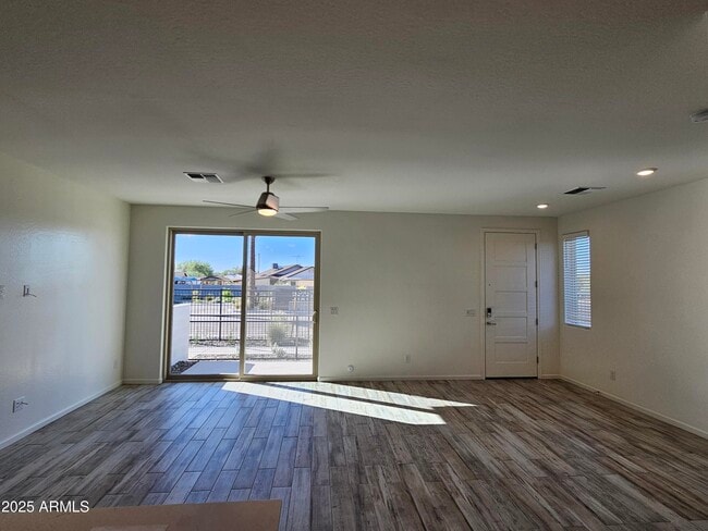 Foto del edificio - 651 N Ironwood Dr
