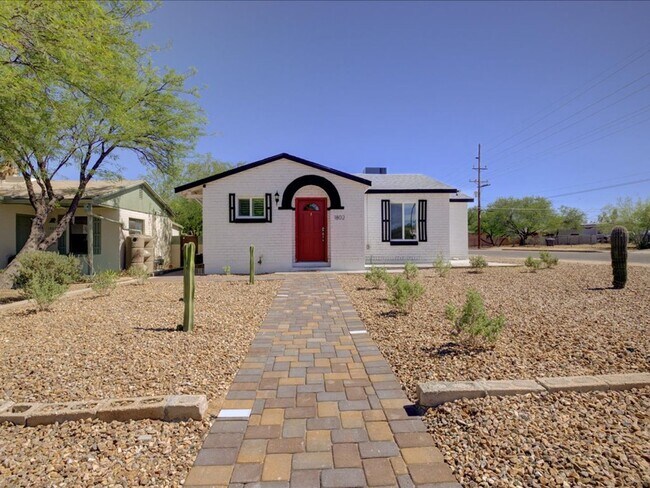Building Photo - TWO MONTH'S FREE RENT!!!!! *