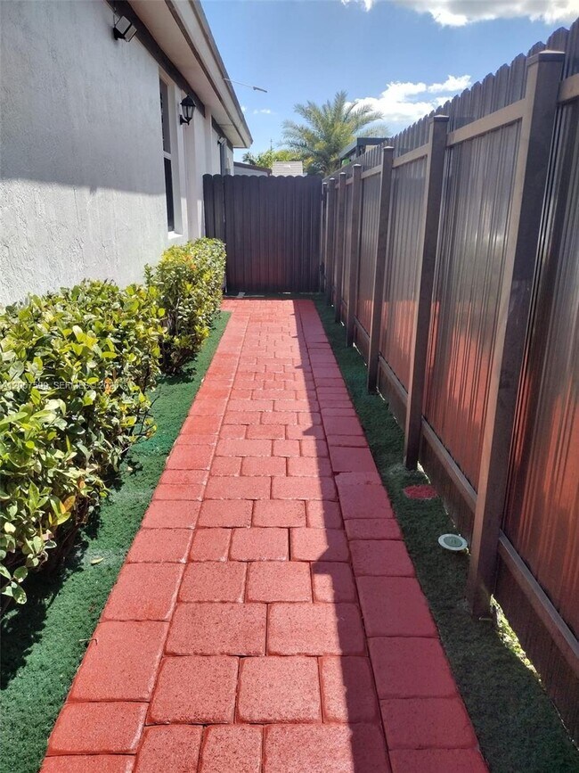 Foto del edificio - 27701 SW 134th Ct
