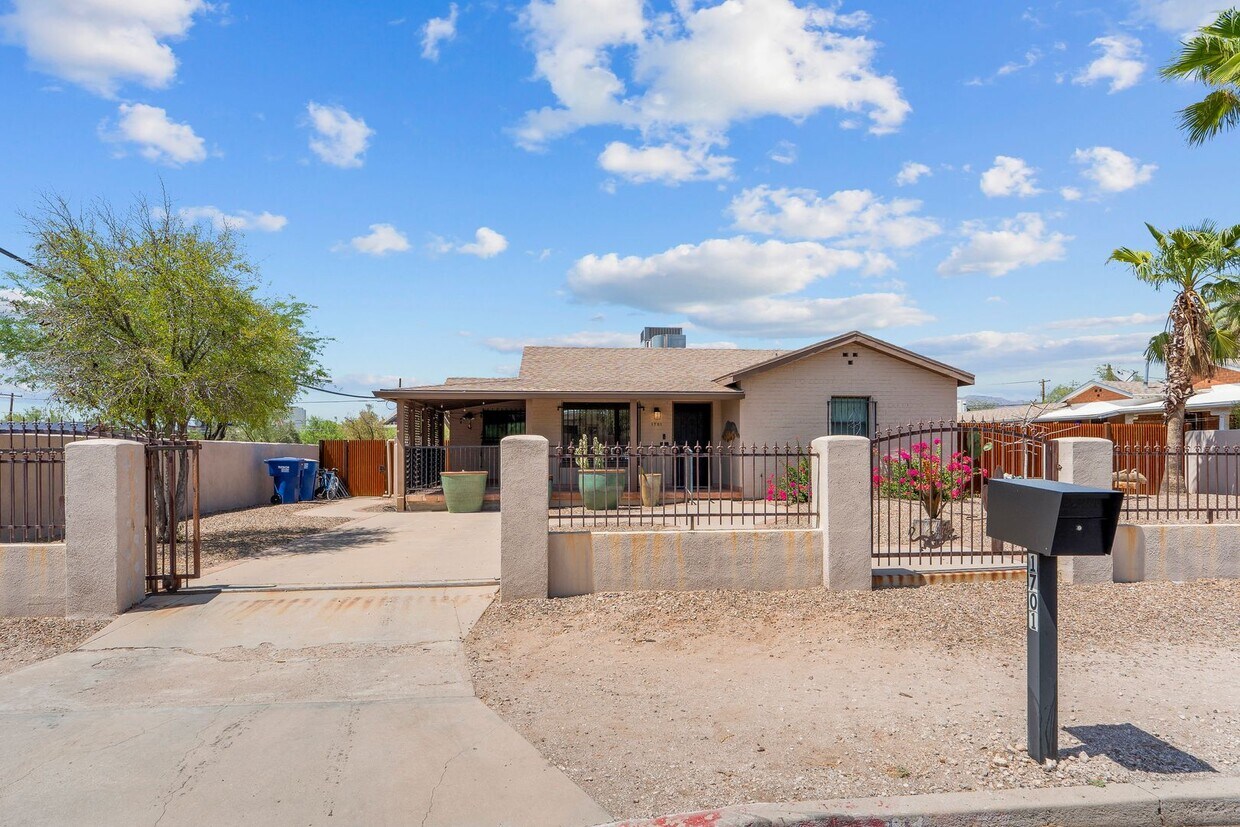 Foto principal - Gorgeous home near UA