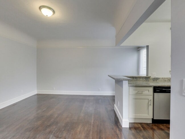 Photo - 234 17th Ave Apartment