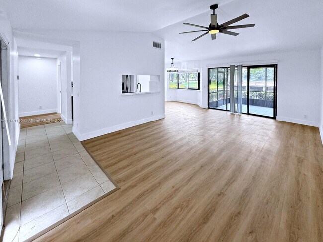 Building Photo - 9348 Chelsea Dr S