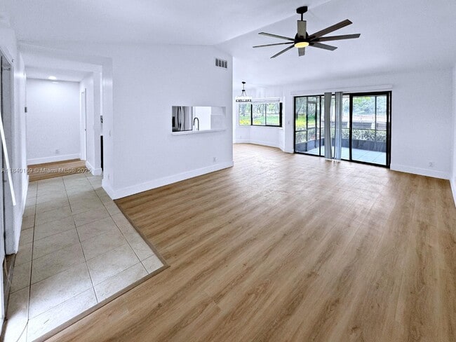 Foto del edificio - 9348 Chelsea Dr S