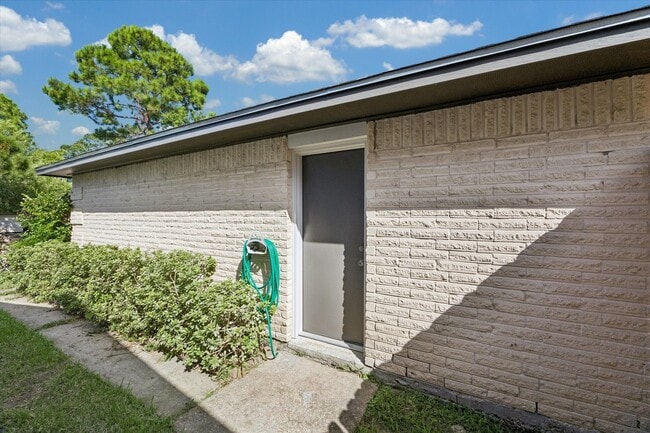 Building Photo - 17134 Barcelona Dr