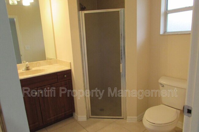 Foto del edificio - 1562 Gilbert Ave S