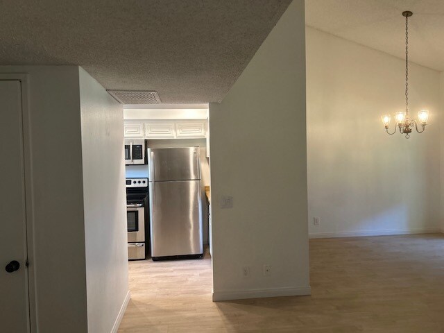 Foto del edificio - 786 Birchpark Cir