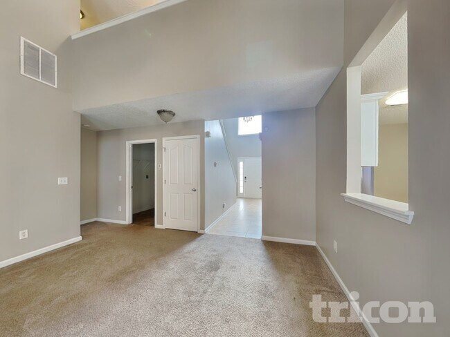 Building Photo - 3715 Longview Dr