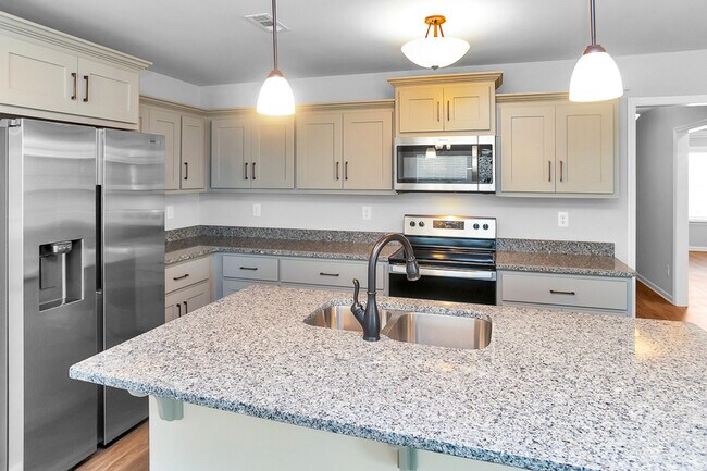 Foto del edificio - 104 Cedar Lake Rd